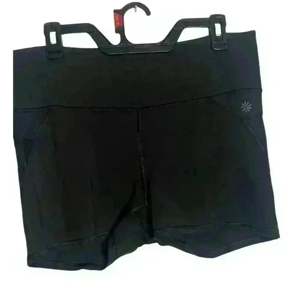 Women’s Athleta Biker style shorts 2.5 inseam Size Large Black